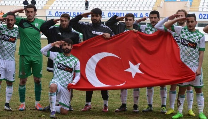 Sivas Belediyesporlu futbolculardan asker selamı