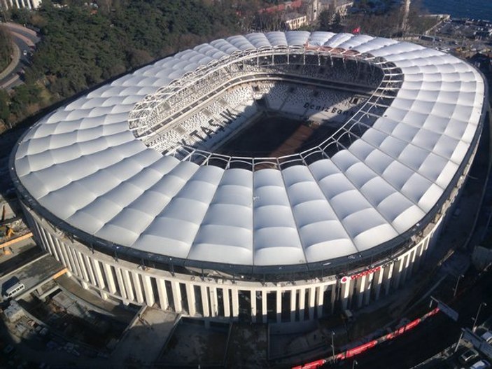 Vodafone Arena'nın çatısı kapandı