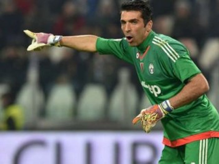 Gianluigi Buffon Serie A tarihine geçti