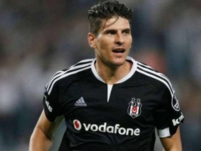 Mario Gomez'den takım arkadaşlarına teşekkür