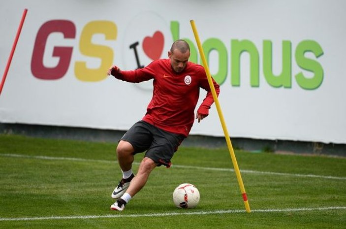 Derbi öncesi Galatasaray'a Sneijder müjdesi