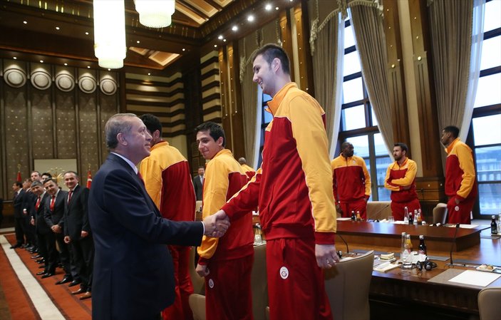 Galatasaraylı basketçilerden Erdoğan'a ziyaret