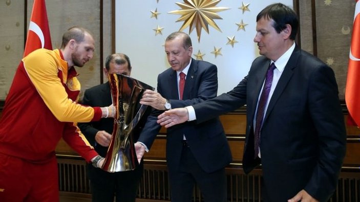 Galatasaraylı basketçilerden Erdoğan'a ziyaret