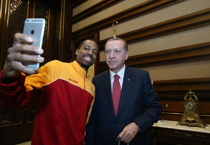 Galatasaraylı basketçilerden Erdoğan'a ziyaret