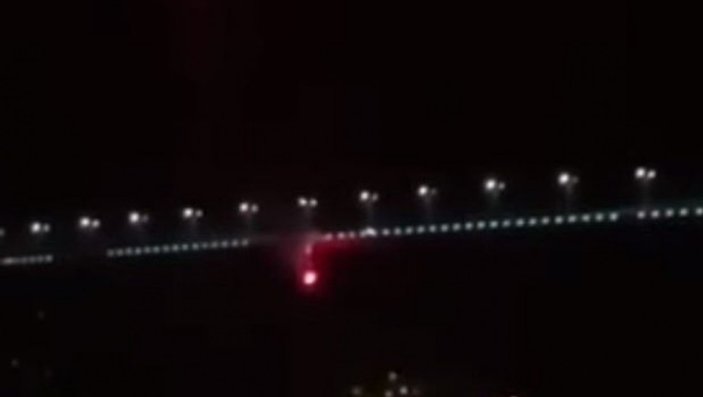 Köprüdeki Beşiktaş bayrağı yakıldı