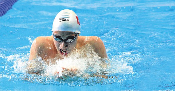 Milli yüzücü Nida Eliz Üstündağ yarı finalde
