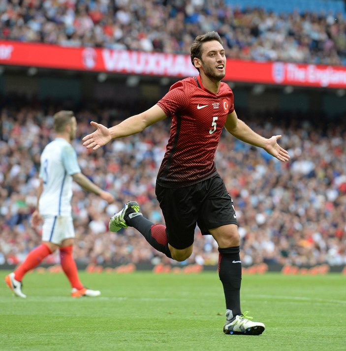 Hakan Çalhanoğlu tarihi golü değerlendirdi