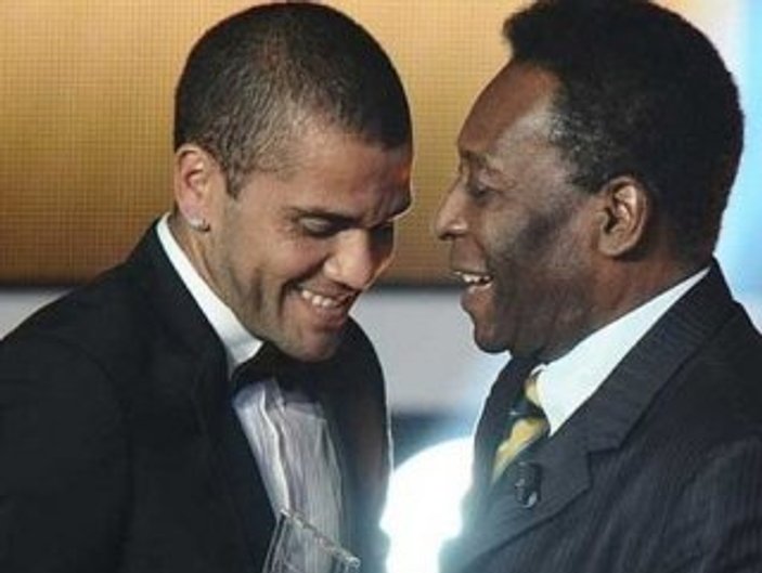 Dani Alves'den Pele'ye: Senden fazla kupam var