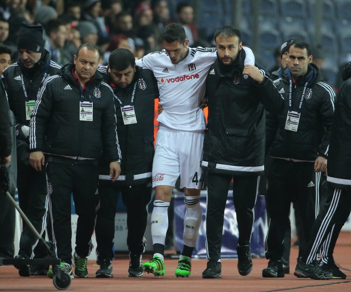 Beşiktaş gelecek sezon için Rhodolfo'ya güvenmiyor