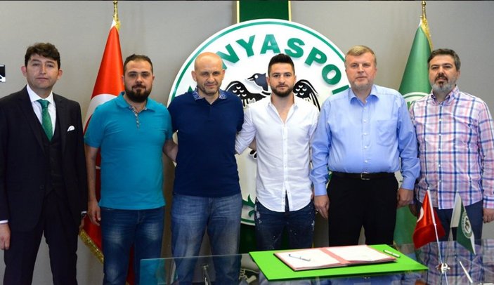 Konyaspor Ömer Ali Şahiner'in sözleşmesini uzattı