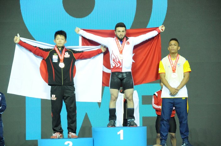 Genç halterci Ahmet Turan Okyay Dünya şampiyonu