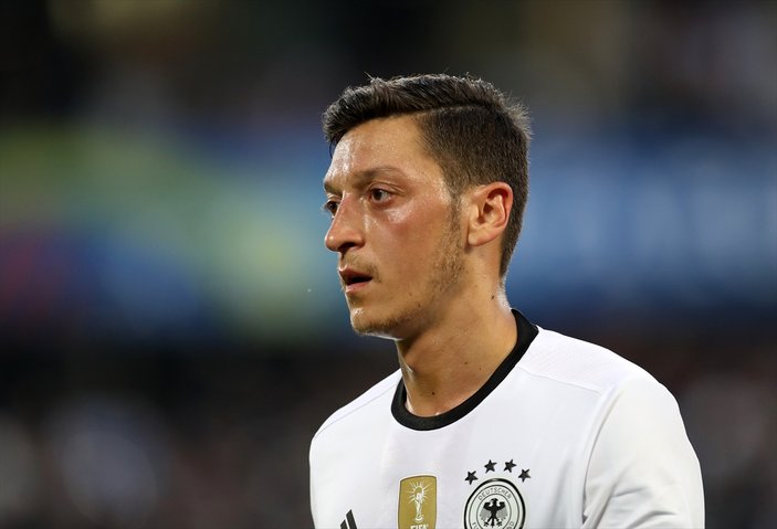 Alman bakan Söder'in Mesut Özil paylaşımına tepkiler