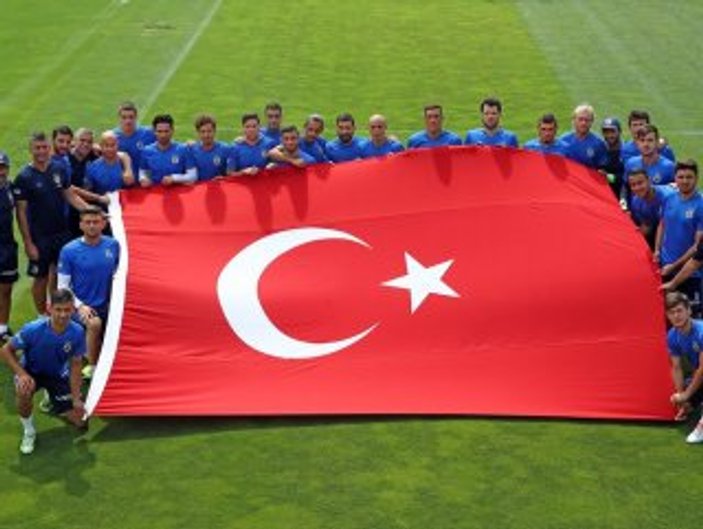Fenerbahçe'den darbe girişimine bayraklı tepki