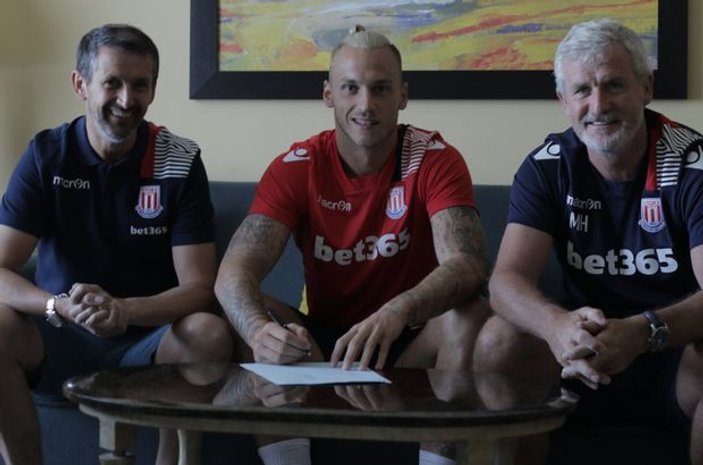 Arnautovic Stoke City ile nikah tazeledi