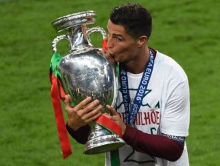 Türk Kızlılay'ı Ronaldo'nun peşinde
