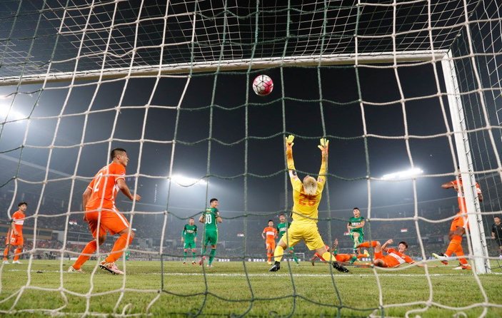 Burak Yılmaz penaltı kaçırdı Beijing kaybetti