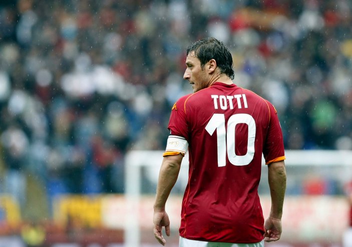 Totti tek başına Lazio'yu geçti