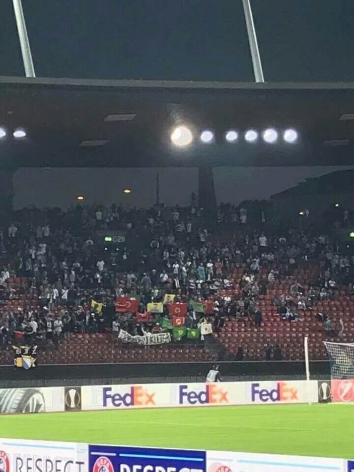 Zürih-Osmanlıspor maçında PKK bayrağı açtılar