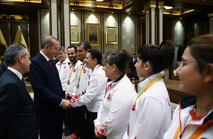Erdoğan Rio'da madalya alan sporcuları kabul etti