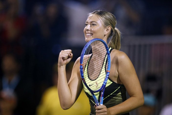 Maria Sharapova korta çıktı