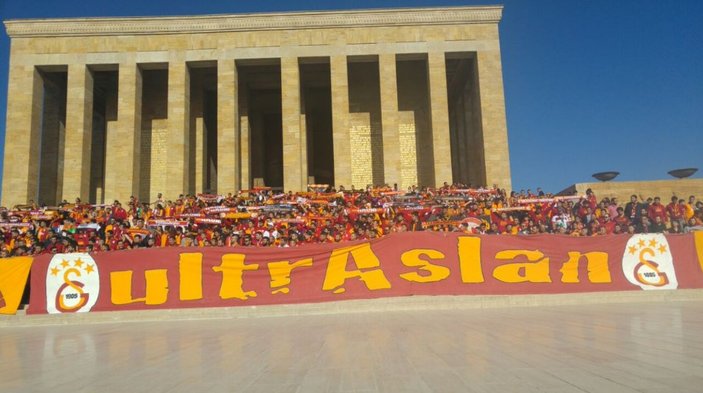 Galatasaraylılar Anıtkabir'i ziyaret etti