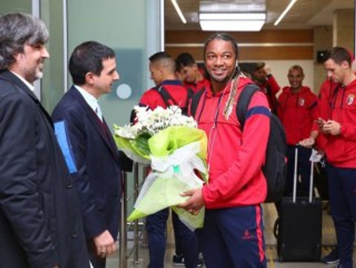 Konyaspor'dan Bragalı futbolculara Mesnevi hediyesi