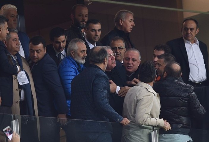 Aziz Yıldırım Konyaspor taraftarıyla tartıştı