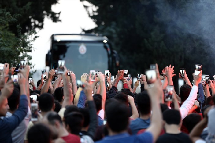 Galatasaray'a Adana'da coşkulu karşılama