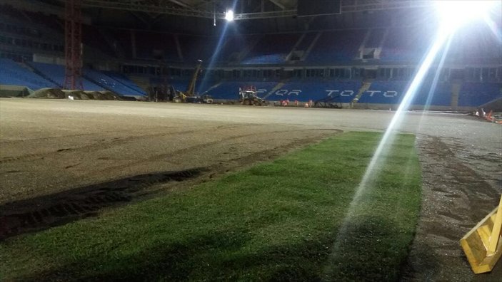 Trabzonspor'un Akyazı Stadı çimleniyor