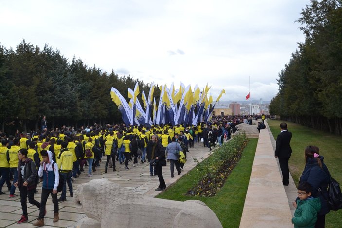 Ali Koç Fenerbahçelilerle Anıtkabir'e gitti