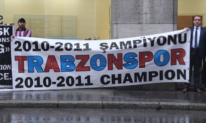 Trabzon'un CAS duruşması başladı taraftar pankart açtı