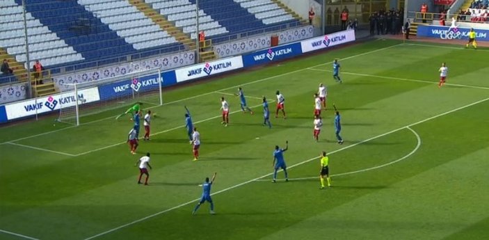 Kasımpaşa-Karabükspor maçında kural hatası yapıldı