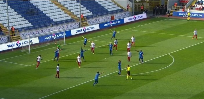 Kasımpaşa-Karabükspor maçında kural hatası yapıldı