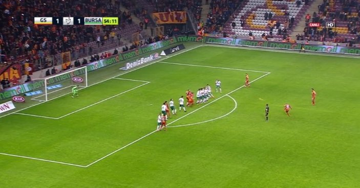 Wesley Sneijder gol orucunu bozdu