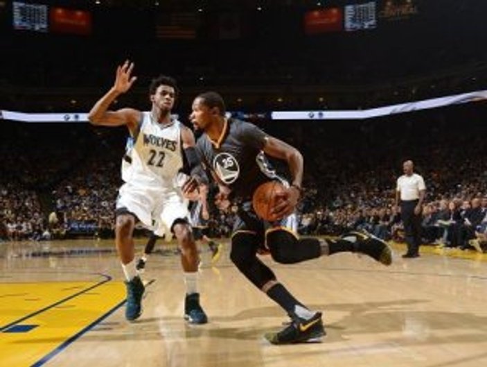 Warriors ve Spurs yine kazandı