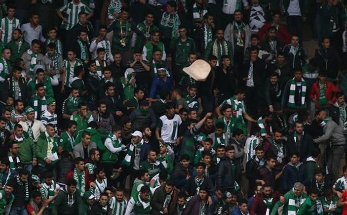 Alanyaspor-Konyaspor maçından sonra saha karıştı