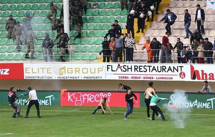 Alanyaspor-Konyaspor maçından sonra saha karıştı