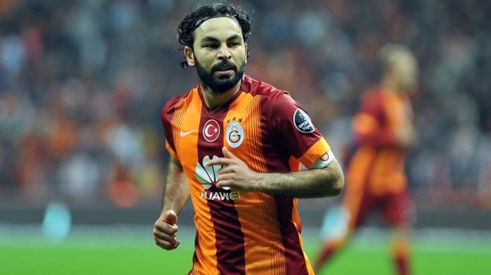 Galatasaray'da TL'ye ilk geçen futbolcu Selçuk oldu