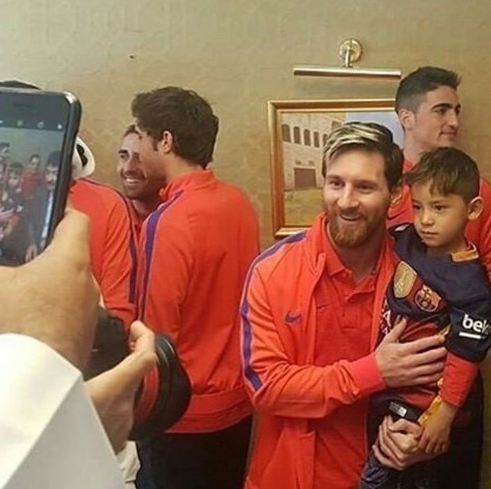 Messi Afgan çocukla buluştu