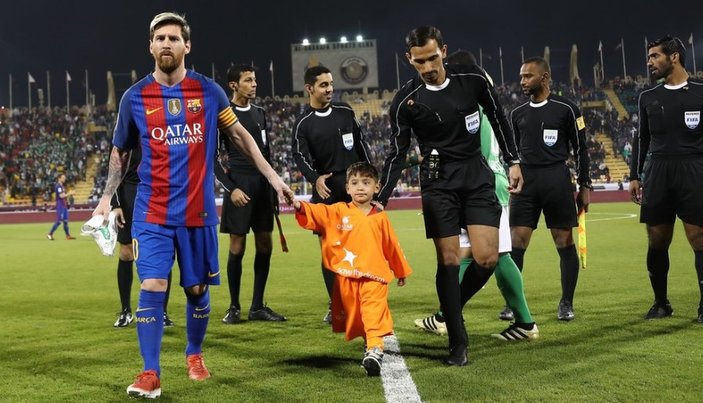 Messi'yle maça çıkan Murtaza yanından ayrılmadı