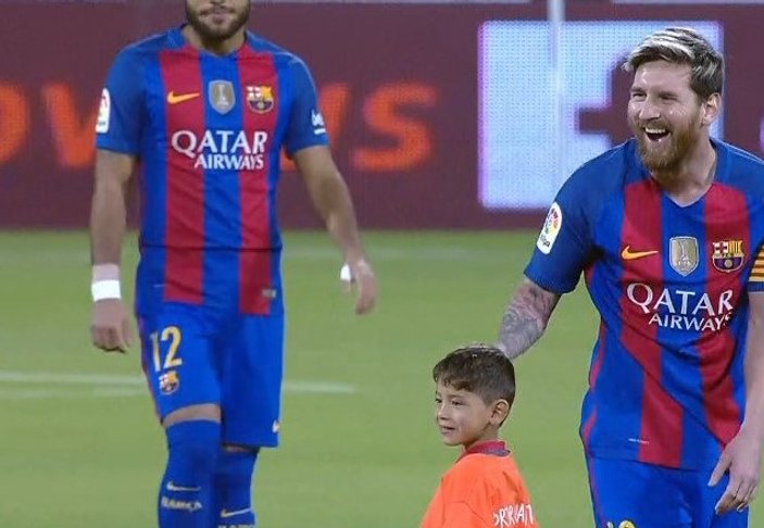 Messi'yle maça çıkan Murtaza yanından ayrılmadı