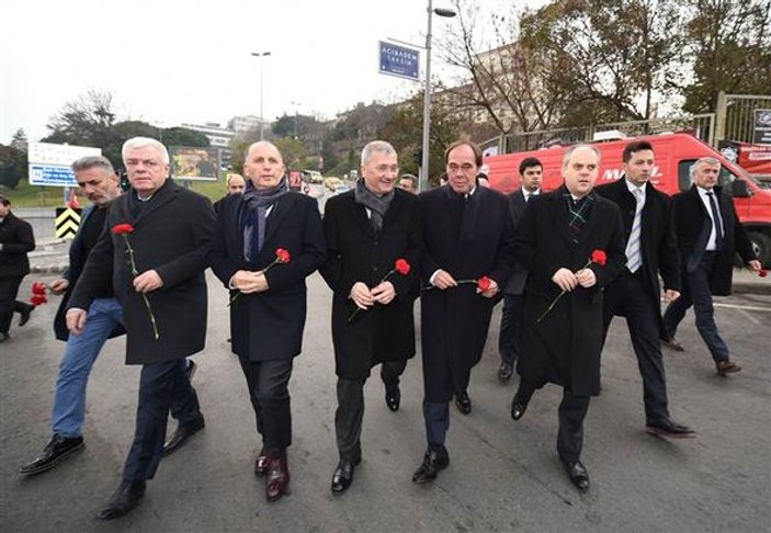 Başkanlar Şehitler Tepesi'ne yürüdü