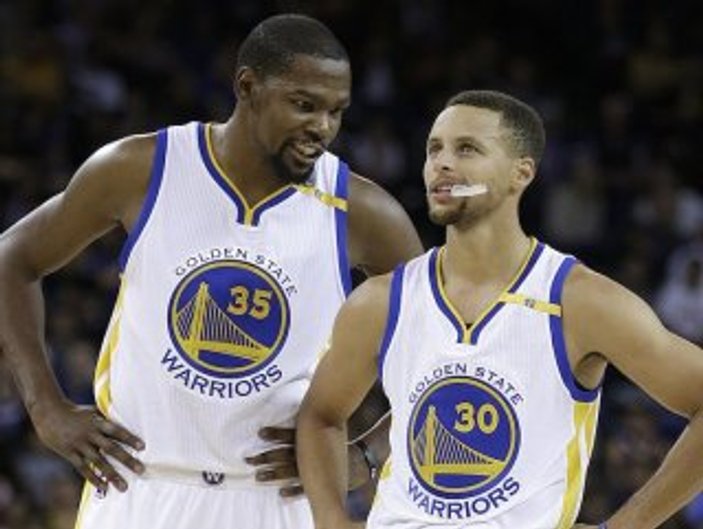 Curry ve Durant Warriors'u galibiyete taşıdı