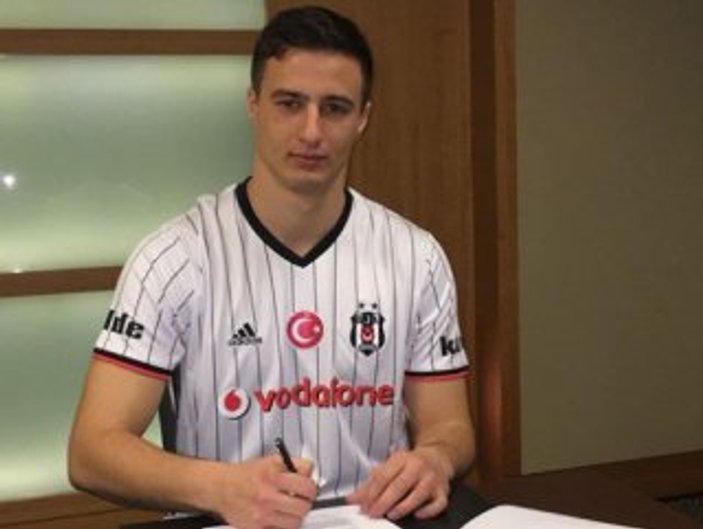 Beşiktaş Matej Mitrovic'i KAP'a bildirdi