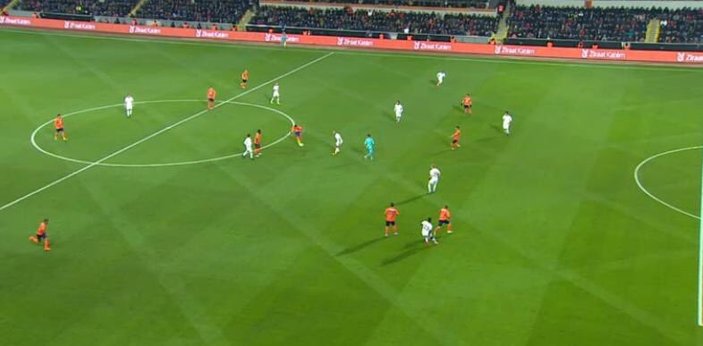 Başakşehir'in ilk golüne ofsayt itirazı
