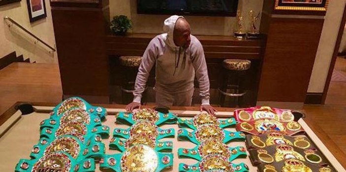 Floyd Mayweather'in evi soyuldu