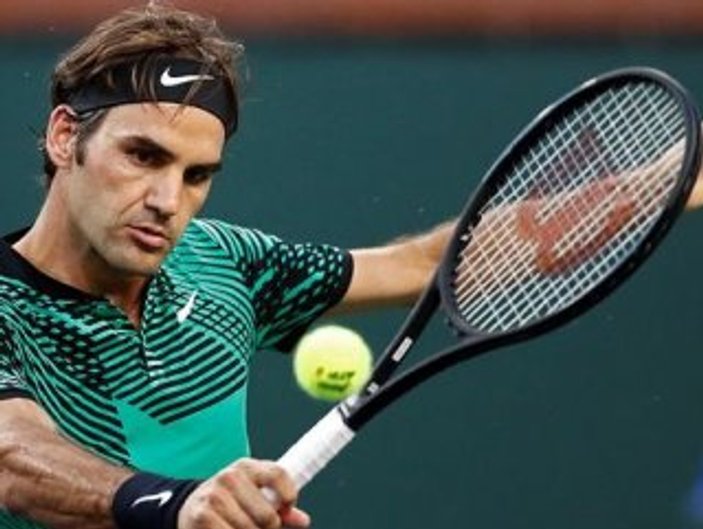 Federer oynamadan yarı finale çıktı