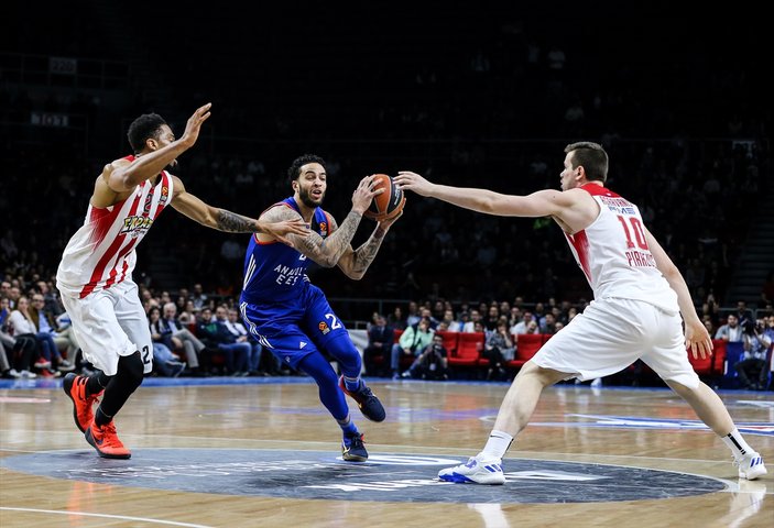 Anadolu Efes Avrupa Ligi'nde Olympiakos'u yendi