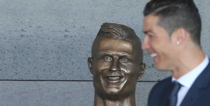 Ronaldo'nun büstü alay konusu oldu