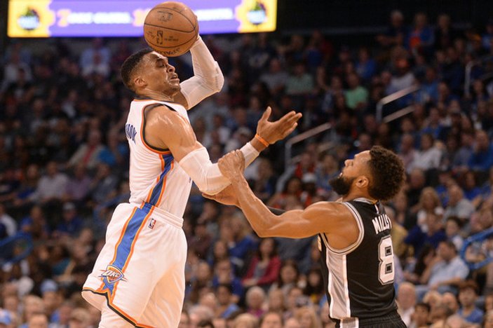 Westbrook'un triple-double'ı Spurs'e engel olamadı